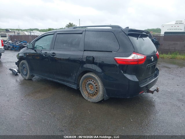Toyota SIENNA LE 2018 5TDJZ3DC9JS190606 Image 3