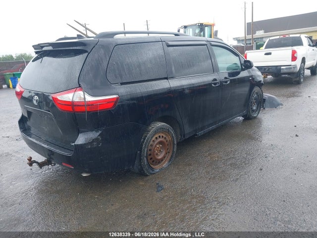 Toyota SIENNA LE 2018 5TDJZ3DC9JS190606 Image 4