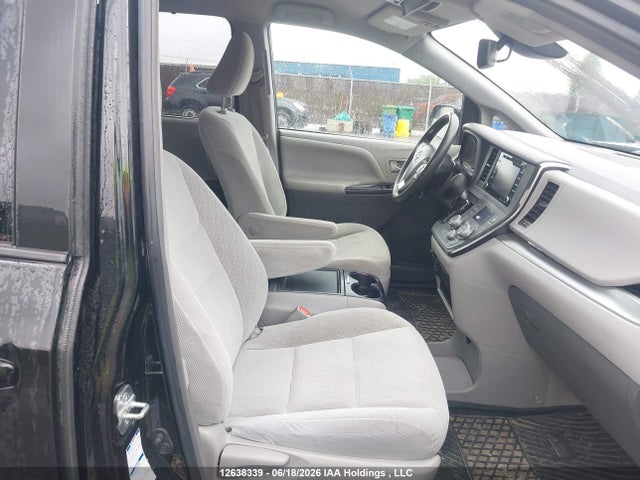 Toyota SIENNA LE 2018 5TDJZ3DC9JS190606 Image 5