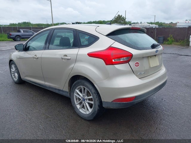 Ford FOCUS SE 2017 1FADP3K22HL261255 Image 3