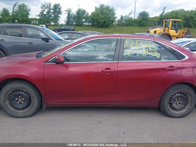 12638612 :رقم المزاد ، 4T1BF1FK0HU781530 vin ، 2017 Toyota Camry Le مزاد بيع