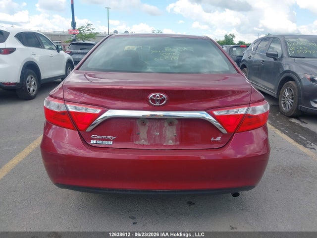 12638612 :رقم المزاد ، 4T1BF1FK0HU781530 vin ، 2017 Toyota Camry Le مزاد بيع