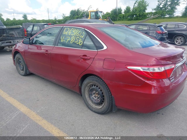 12638612 :رقم المزاد ، 4T1BF1FK0HU781530 vin ، 2017 Toyota Camry Le مزاد بيع