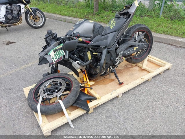 Yamaha YZFR3 2016 MH3RH06N3GK003221 Image 2