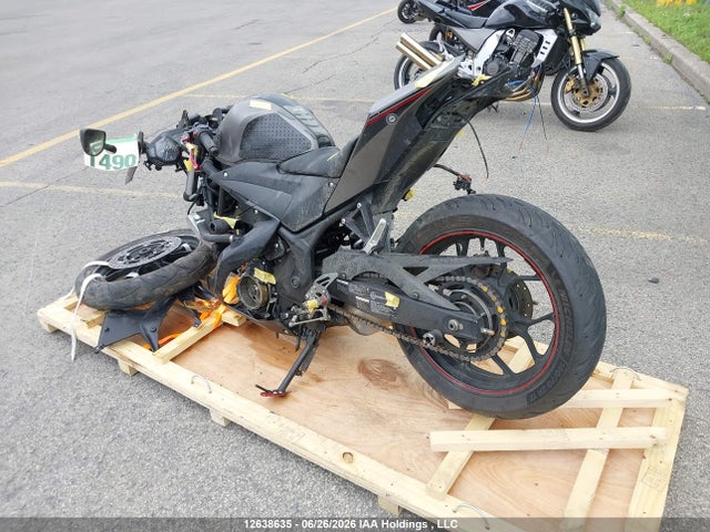 Yamaha YZFR3 2016 MH3RH06N3GK003221 Image 3
