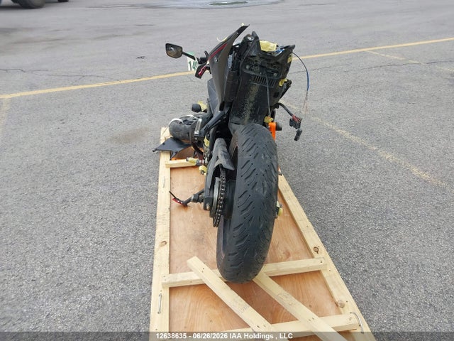 Yamaha YZFR3 2016 MH3RH06N3GK003221 Image 6