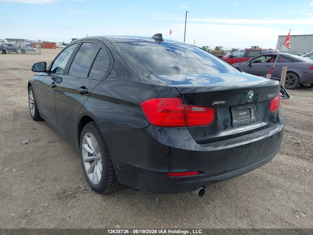 BMW 320i Xdrive 2014 WBA3C3G54ENS69004 Image 3