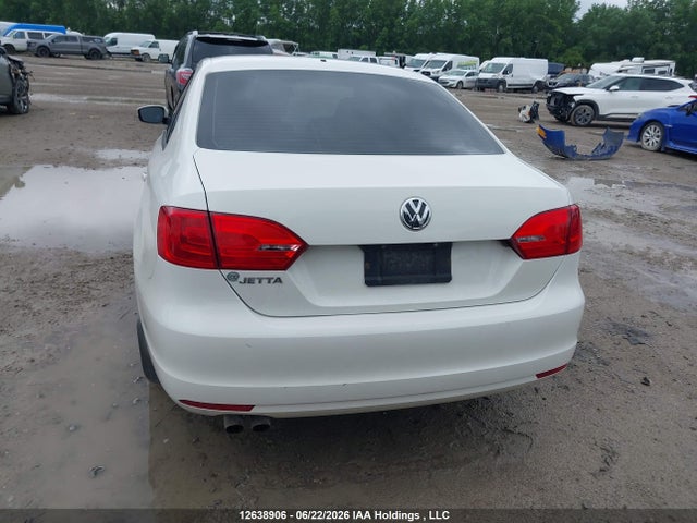 12638906 :رقم المزاد ، 3VWDK7AJ0BM040961 vin ، 2011 Volkswagen Jetta 2.0l Comfortline مزاد بيع