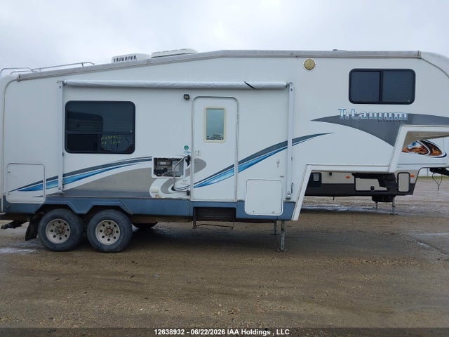 12638932 :رقم المزاد ، 2GRFW24T55S056830 vin ، 2005 Glendale Titanium Trailer مزاد بيع