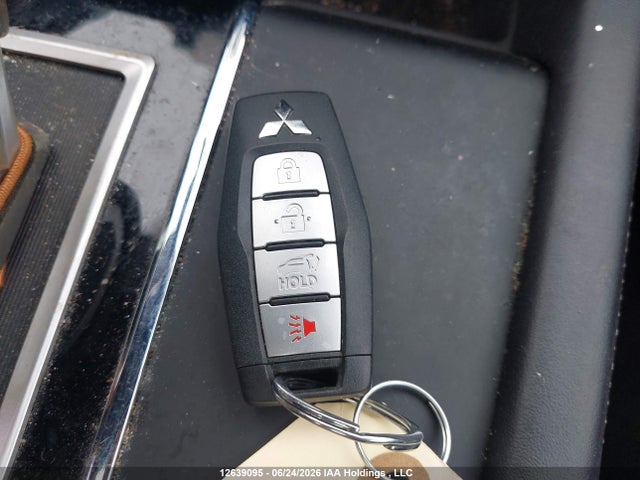 2024 Mitsubishi Outlander Le/se/sel მანქანა იყიდება აუქციონზე, vin: JA4J4VA86RZ604133, აუქციონის ნომერი: 12639095
