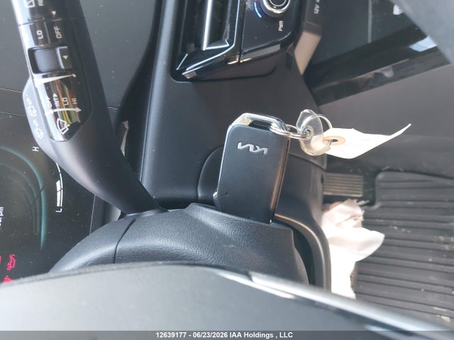 2025 Kia Niro მანქანა იყიდება აუქციონზე, vin: KNDCP3LE5S5288010, აუქციონის ნომერი: 12639177