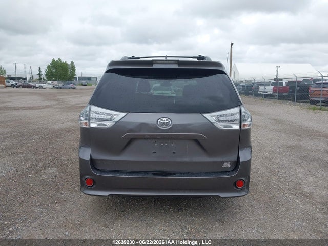 2019 Toyota Sienna Se/se Premium მანქანა იყიდება აუქციონზე, vin: 5TDEZ3DC9KS211490, აუქციონის ნომერი: 12639230