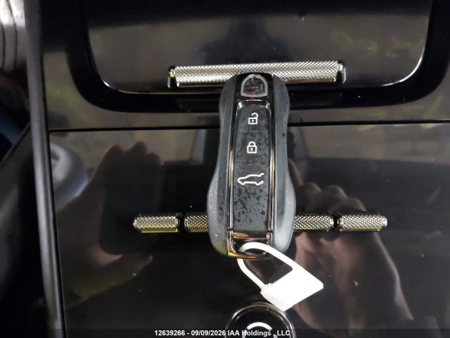 WP1AM2AY4TDA30008 Porsche Cayenne E-hybrid Turbo