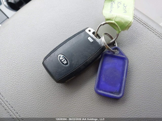 12639304 :رقم المزاد ، KNDMC5C15K6456103 vin ، 2019 Kia Sedona Ex/sx مزاد بيع