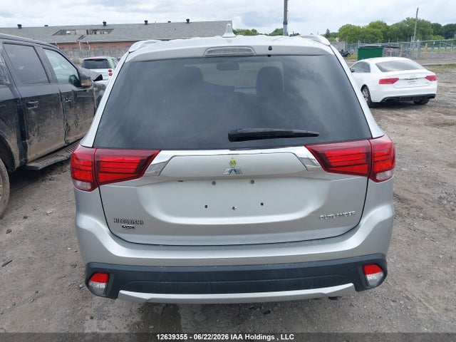 12639355 :رقم المزاد ، JA4AZ2A30JZ603309 vin ، 2018 Mitsubishi Outlander Es مزاد بيع