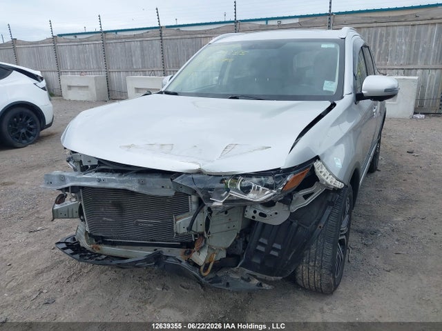 12639355 :رقم المزاد ، JA4AZ2A30JZ603309 vin ، 2018 Mitsubishi Outlander Es مزاد بيع