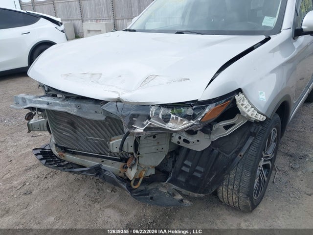 12639355 :رقم المزاد ، JA4AZ2A30JZ603309 vin ، 2018 Mitsubishi Outlander Es مزاد بيع