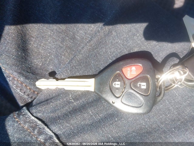 12639383 :رقم المزاد ، JTDBT923X81278406 vin ، 2008 Toyota Yaris مزاد بيع