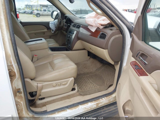 2010 Gmc Yukon Xl 1500 Slt მანქანა იყიდება აუქციონზე, vin: 1GKUKKE32AR205038, აუქციონის ნომერი: 12626261