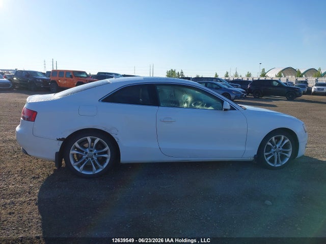 2010 Audi A5 Premium მანქანა იყიდება აუქციონზე, vin: WAUCFBFR7AA010806, აუქციონის ნომერი: 12639549
