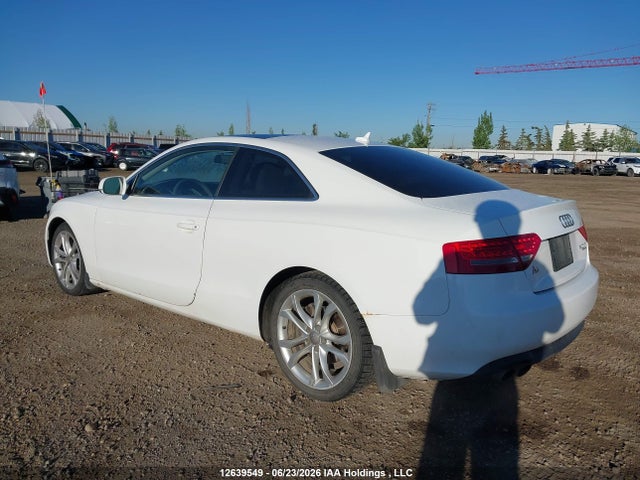 2010 Audi A5 Premium მანქანა იყიდება აუქციონზე, vin: WAUCFBFR7AA010806, აუქციონის ნომერი: 12639549