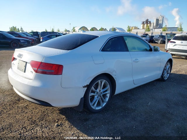 2010 Audi A5 Premium მანქანა იყიდება აუქციონზე, vin: WAUCFBFR7AA010806, აუქციონის ნომერი: 12639549