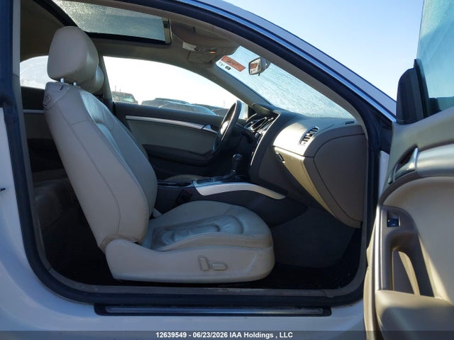 2010 Audi A5 Premium მანქანა იყიდება აუქციონზე, vin: WAUCFBFR7AA010806, აუქციონის ნომერი: 12639549