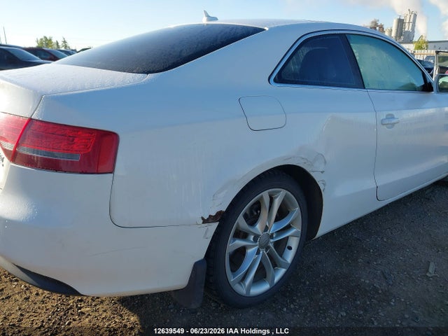 2010 Audi A5 Premium მანქანა იყიდება აუქციონზე, vin: WAUCFBFR7AA010806, აუქციონის ნომერი: 12639549