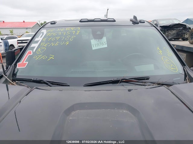 1GT19PEY9NF169388 GMC Sierra 2500hd At4