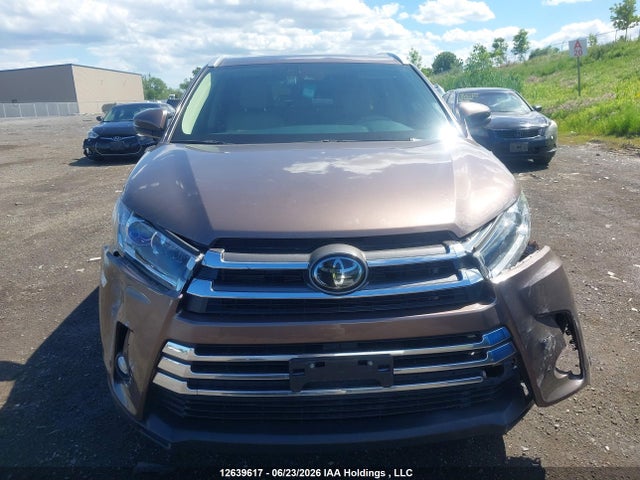 Toyota Highlander 2018 5TDJZRFHXJS877637 Image 12