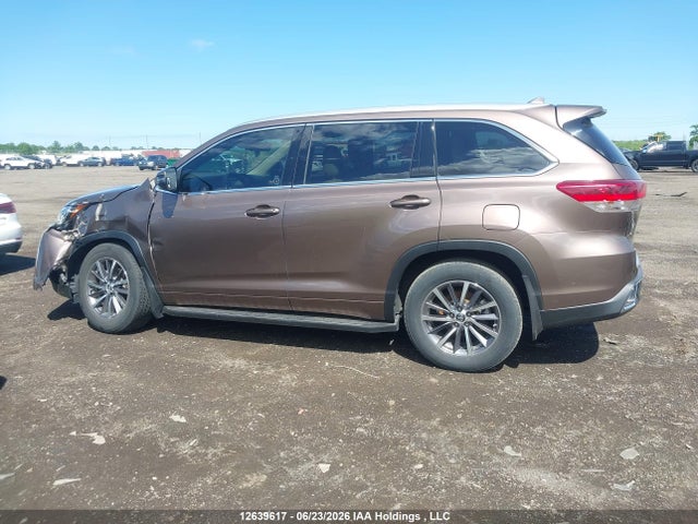 Toyota Highlander 2018 5TDJZRFHXJS877637 Image 14