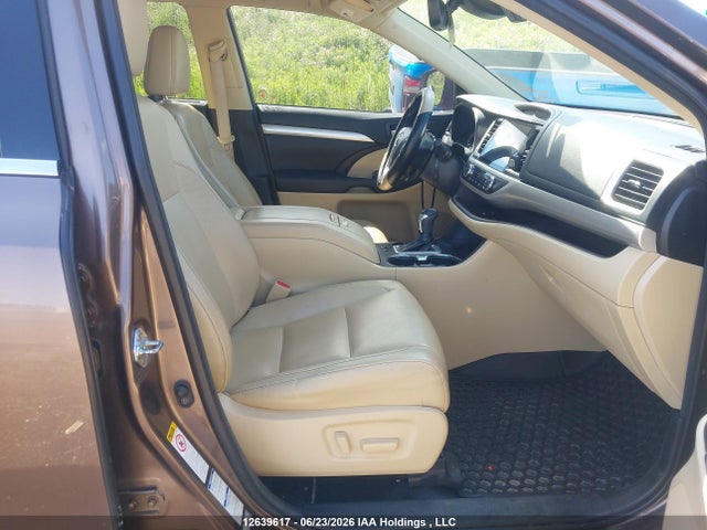 Toyota Highlander 2018 5TDJZRFHXJS877637 Image 5