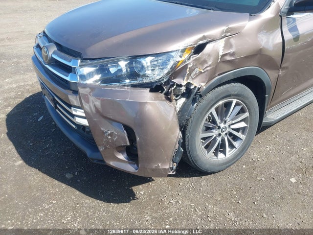 Toyota Highlander 2018 5TDJZRFHXJS877637 Image 6