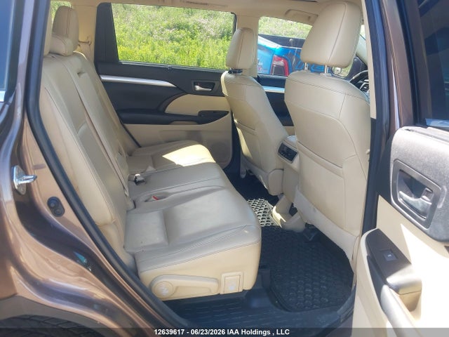 Toyota Highlander 2018 5TDJZRFHXJS877637 Image 8