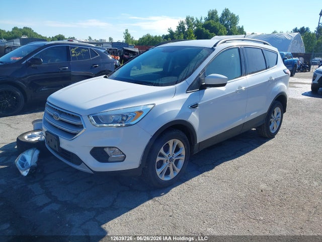 12639726 :رقم المزاد ، 1FMCU0HD0JUB32030 vin ، 2018 Ford Escape Sel مزاد بيع