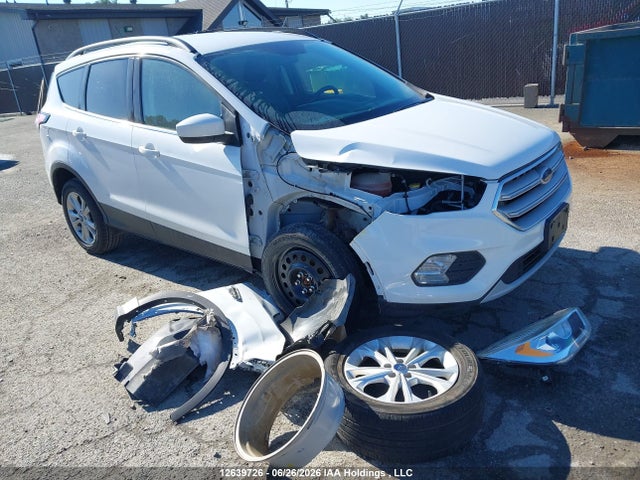 12639726 :رقم المزاد ، 1FMCU0HD0JUB32030 vin ، 2018 Ford Escape Sel مزاد بيع