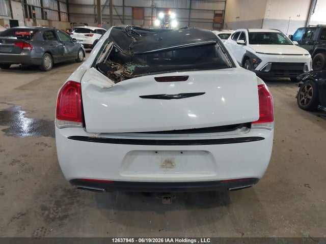 Chrysler 300C 2016 2C3CCAKG1GH274600 Image 16