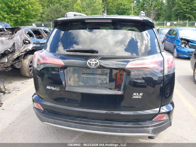12639942 :رقم المزاد ، 2T3RFREV1JW802245 vin ، 2018 Toyota Rav4 Adventure/xle مزاد بيع
