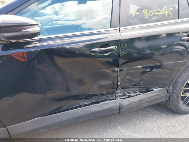 12639942 :رقم المزاد ، 2T3RFREV1JW802245 vin ، 2018 Toyota Rav4 Adventure/xle مزاد بيع