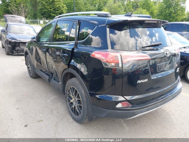 12639942 :رقم المزاد ، 2T3RFREV1JW802245 vin ، 2018 Toyota Rav4 Adventure/xle مزاد بيع