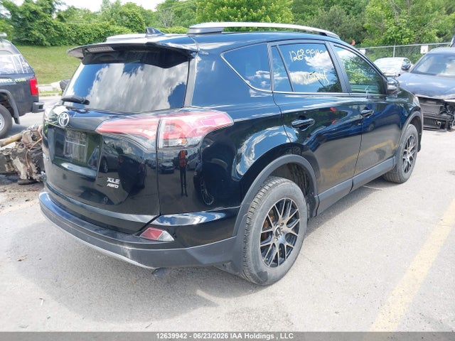 12639942 :رقم المزاد ، 2T3RFREV1JW802245 vin ، 2018 Toyota Rav4 Adventure/xle مزاد بيع