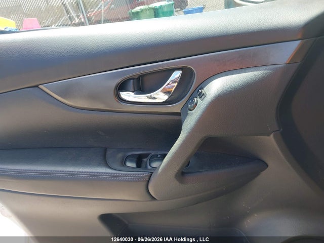 5N1AT2MV2FC813677 Nissan Rogue S/sl/sv