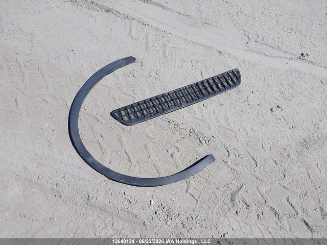 Tesla Model Y 2023 LRWYGDEE9PC103479 Image 10