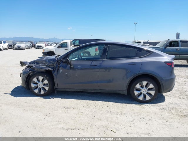 Tesla Model Y 2023 LRWYGDEE9PC103479 Image 13