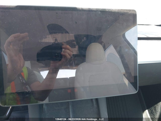 Tesla Model Y 2023 LRWYGDEE9PC103479 Image 7