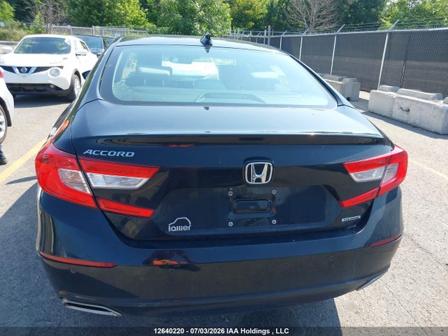 Honda Accord Touring 2018 1HGCV1F97JA804318 Image 16