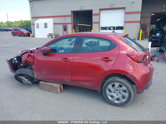2020 Toyota Yaris Hatchback მანქანა იყიდება აუქციონზე, vin: 3MYDLBIV3LY710925, აუქციონის ნომერი: 12640252