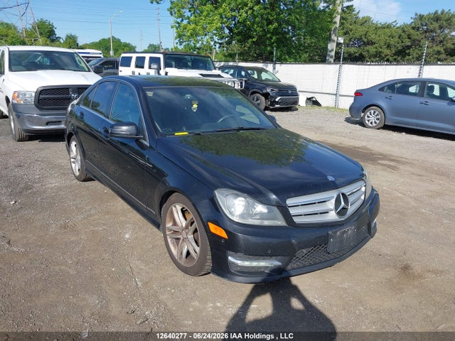 2013 Mercedes-benz C 300 4matic მანქანა იყიდება აუქციონზე, vin: WDDGF8AB6DA833772, აუქციონის ნომერი: 12640277