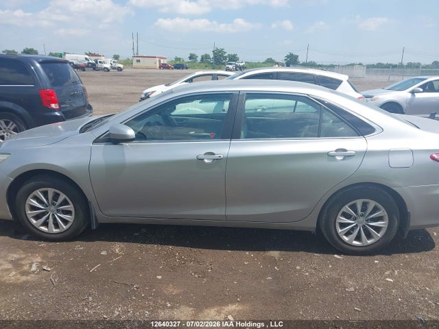 2015 Toyota Camry Le/xle/se/xse მანქანა იყიდება აუქციონზე, vin: 4T1BF1FK7FU927466, აუქციონის ნომერი: 12640327