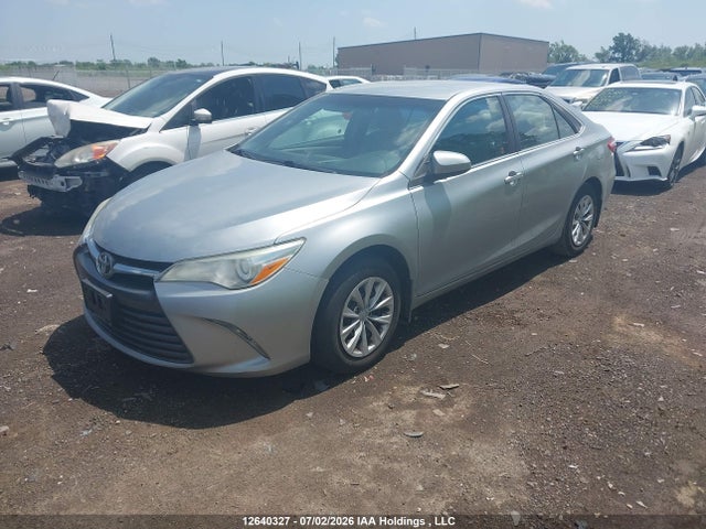 2015 Toyota Camry Le/xle/se/xse მანქანა იყიდება აუქციონზე, vin: 4T1BF1FK7FU927466, აუქციონის ნომერი: 12640327
